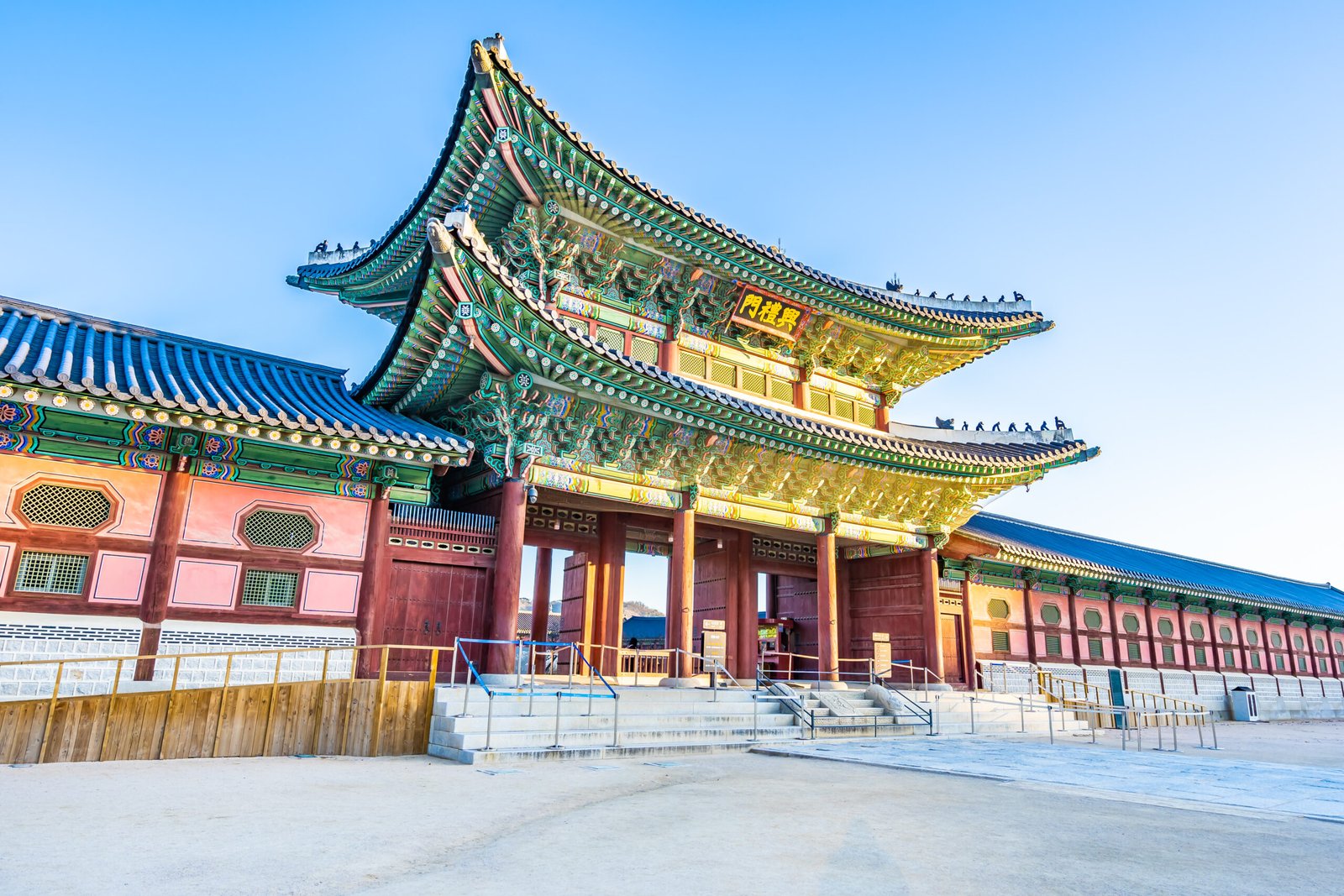 Seoul Golden Adventures Tour Gyeongbok Palace Hanbok Experience